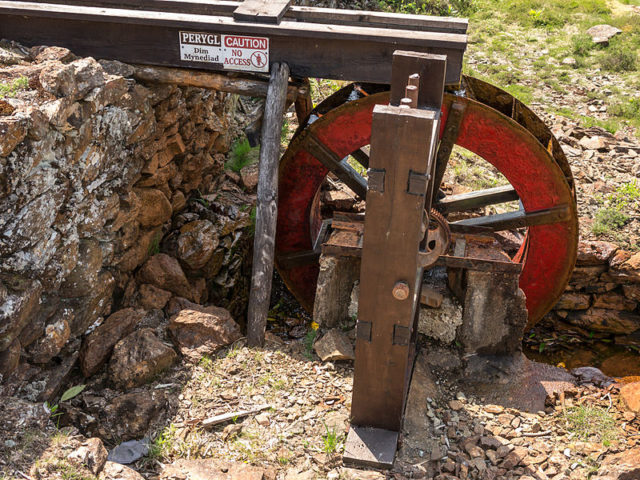 One of the water wheels. Author: James Petts CC BY-SA 2.0