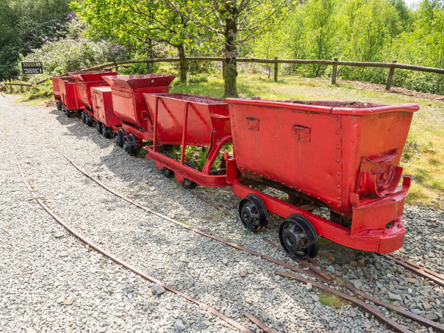 Ore wagons. Author: James Petts CC BY-SA 2.0
