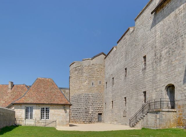 Part of the courtyard. Author: Thomas Bresson CC BY 3.0