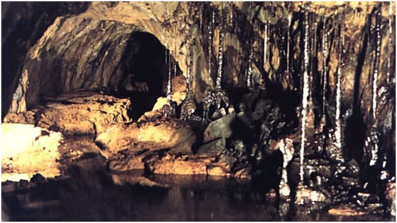 Inside Sygun Copper Mine. Author: Stephen Elwyn RODDICK CC BY-SA 2.0