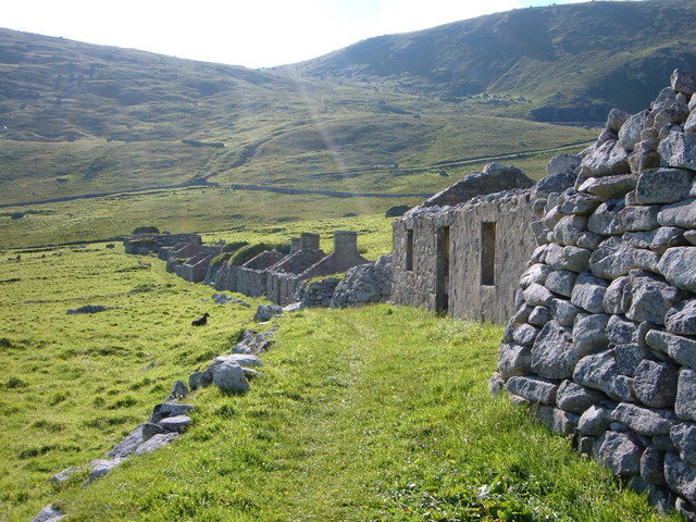 Houses on Hirta Island – Author: Stephen Hodges – CC BY-SA 2.0