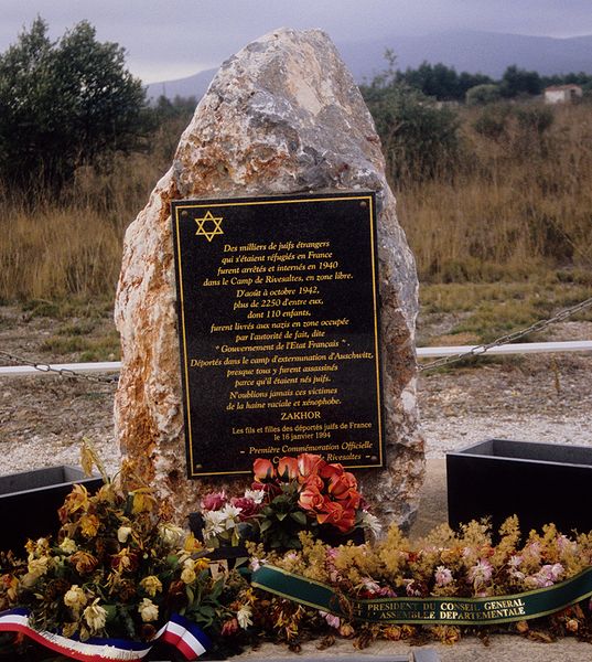 Stele for the Jewish victims. Author: Christophe Neff CC BY-SA 3.0