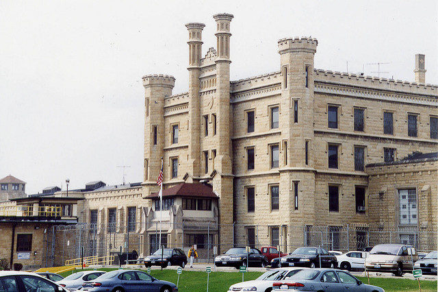 The entrance to the prison. Author: Kai Schreiber CC BY-SA 2.0