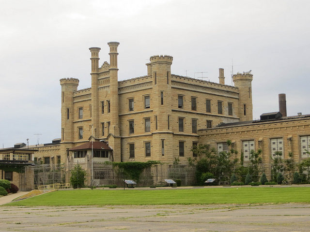 The entrance to the prison. Author: David Wilson CC BY 2.0