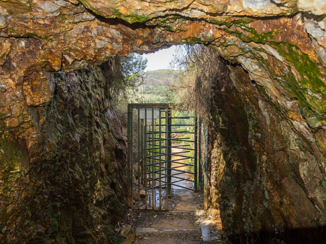 The exit gate. Author: James Petts CC BY-SA 2.0