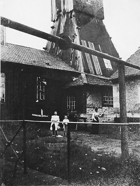 The headframe in 1900.