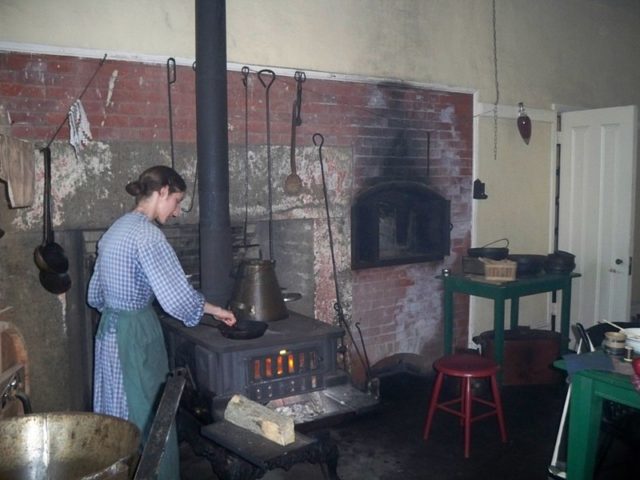 The kitchen in Fort Delaware/ Author: Mary Mark Ockerbloom – CC BY-SA 4.0