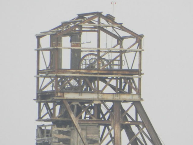 The main headframe closeup. Author: CambridgeBayWeather CC BY-SA 4.0