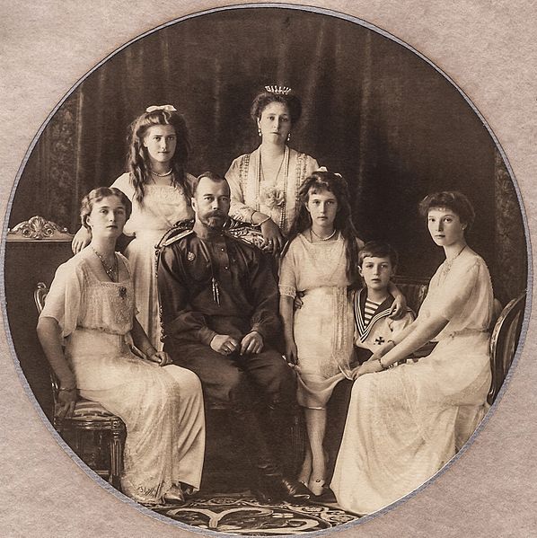 The Tzar and his family. Author: Bundesarchiv CC BY-SA 3.0 de