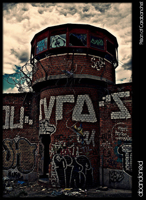 Graffiti guard tower – Author: Alexander – CC BY 2.0