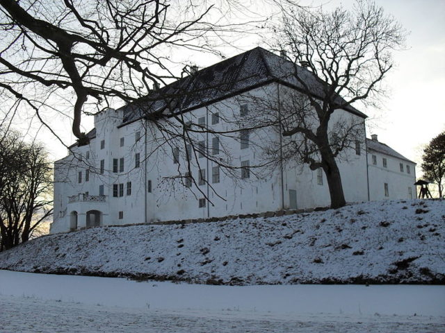 A photo of Dragsholm castle.