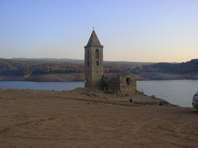 The church was strengthened with concrete/ Author: Francesc Ojeda – CC BY 3.0
