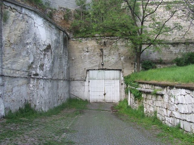 One of the entrances to the mine/ Author: Christo – CC BY-SA 4.0