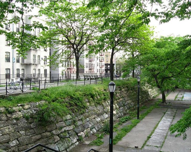 Part of the Croton Aqueduct now known as Croton Walk/ Author: Jim.henderson Public Domain