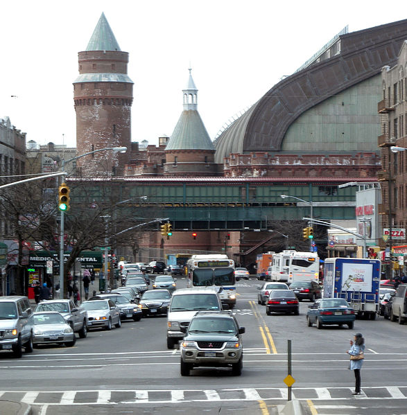 Photograph from street level alternative view. Author: Jim.henderson