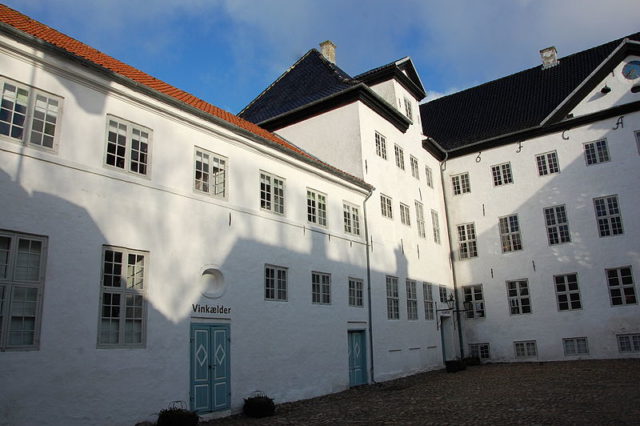 The courtyard at Dragsholm castle.