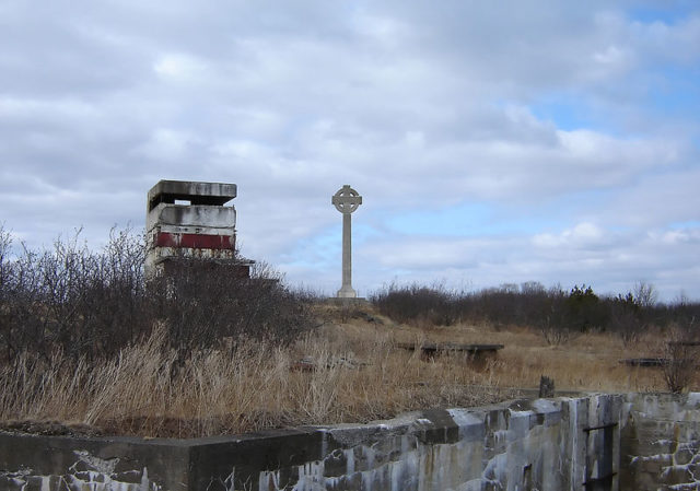 The Celtic Cross Memorial/ Author: Ian Mackenzie CC BY 2.0