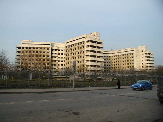 The hospital completely fenced off/ Author: Munroe GFDL