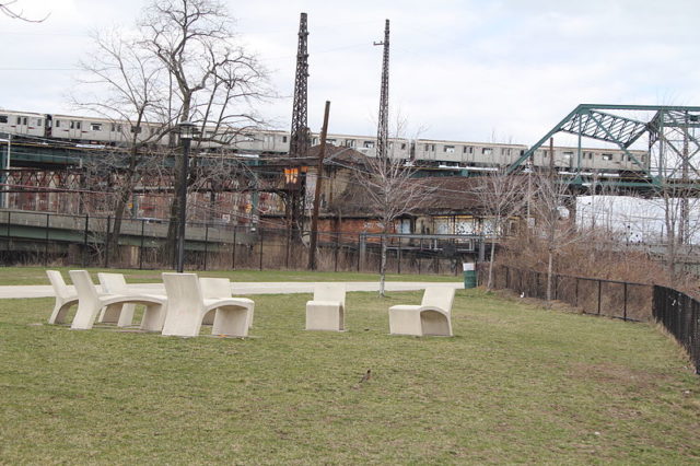 View of the station from Concrete Plant Park. Author: Peter Greenberg CC BY-SA 3.0