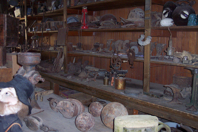 Cerro Gordo Ghost Town, California – Author: David Lofink – CC BY 2.0