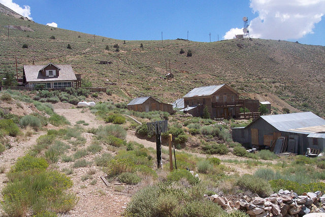 Cerro Gordo Ghost Town, California – Author: David Lofink – CC BY 2.0