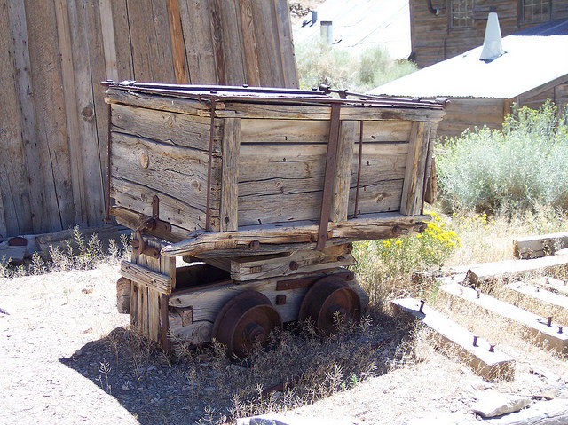 Empty wooden ore cart at Cerro Gordo Ghost Town, California – Author: David Lofink – CC BY 2.0