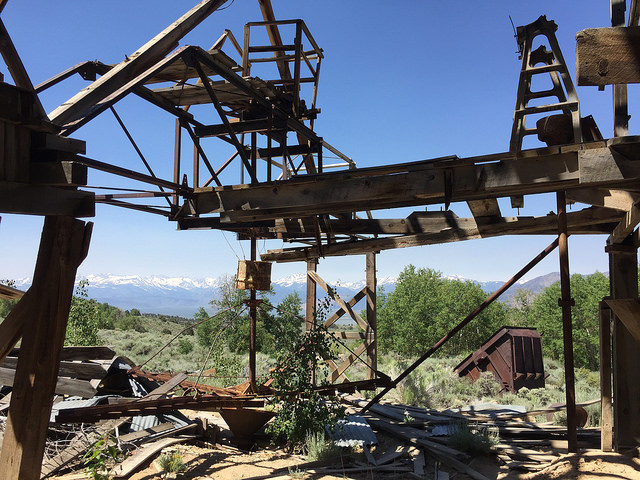 Cyanide tank agitator in Chemung Mine – Author: The Greater Southwestern Exploration Company – CC BY 2.0