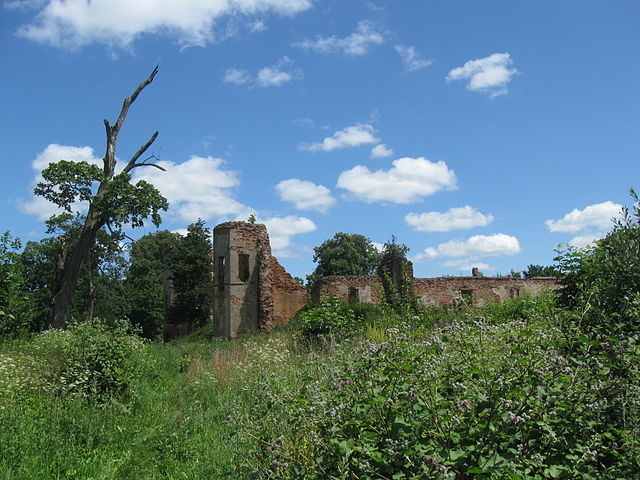 The past sleeps peacefully in the countryside / Author: AleBurd – CC BY-SA 3.0