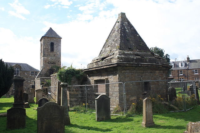 The Clerk mausoleum in Penicuik. Author: Stephencdickson – CC BY-SA 4.0