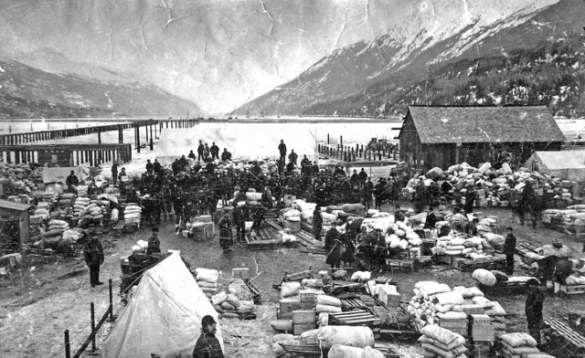 Dyea shores 1898/ Photo by Eric A. Hegg (1867-1948)