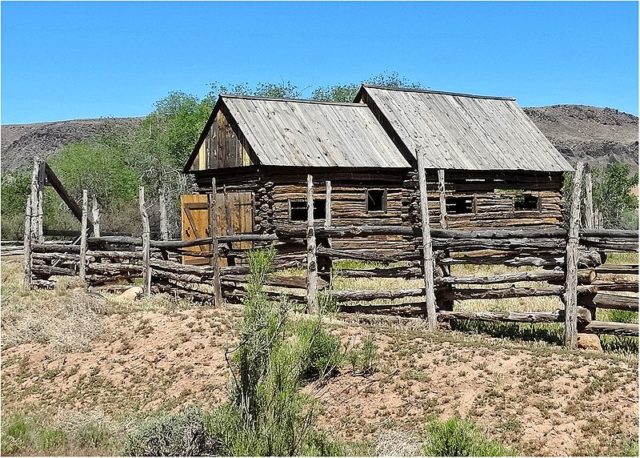 Old barn at Grafton. Author: inkknife_2000 CC BY-SA 2.0