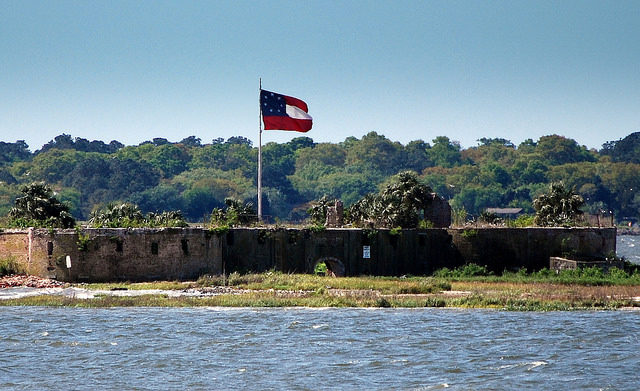 Photograph of the castle taken from the Fort Sumter Ferry. Author: Roland Turner CC BY-SA 2.0