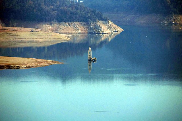 Sant Romà de Sau church surrounded by water