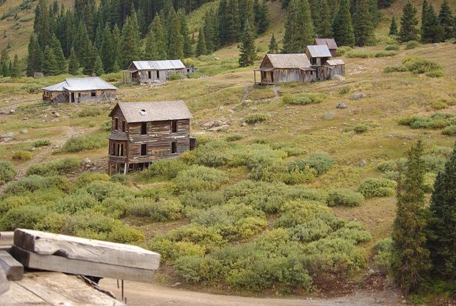 Some of the remaining buildings at Animas Forks. Author: Adam Baker CC BY 2.0