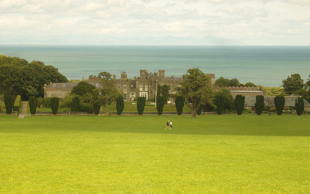 The castle and some of the land. Author: Dirk Heitepriem CC BY 2.0