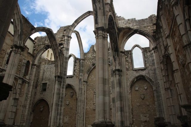 The ruins of Convento do Carmo – Author: Bex Walton – CC BY 2.0