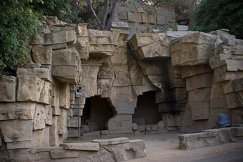 Artificial caves with iron bars removed/ Author: Jared eberhardt – CC BY 2.0