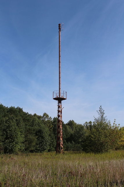 Tower used for marking the northern end of span field of the guys/ Author: Zonk43 – CC BY-SA 3.0