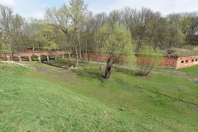 Park Fosa and remains of the Warsaw Citadel/ Author: Adrian Grycuk – CC BY-SA 3.0 pl