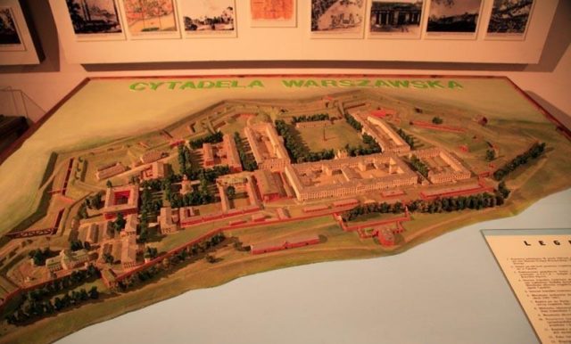 Model of Warsaw Citadel/ Author: Marek and Ewa Wojciechowscy / Trips over Poland – CC BY-SA 3.0