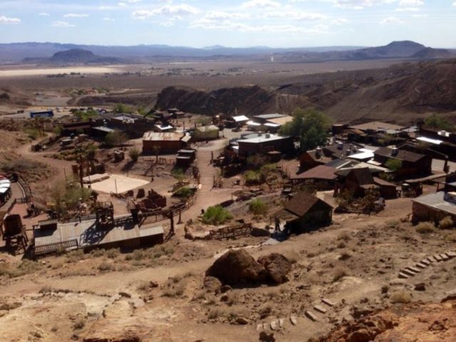 Calico in the Mojave Desert/ Author: Niceley – CC BY-SA 3.0