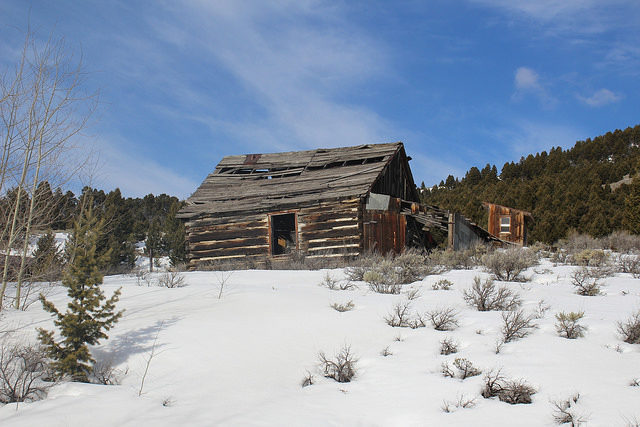 Forgotten cabin/ Author: Mark Holloway – CC BY 2.0