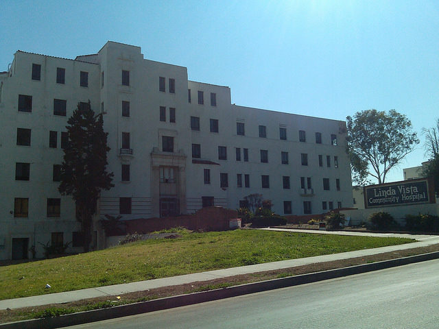 Frontal view of the hospital. Author: David French (DMCrandall) CC BY-ND 2.0