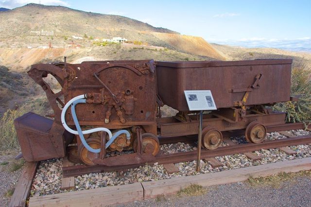 Old rusty wagons/ Author: Mike Peel – CC BY-SA 4.0