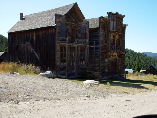 Old vacant buildings/ Author: Bas van Oorschot – CC BY-SA 3.0