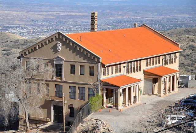 The Civic Building photographed in 2013/ Author: Finetooth – CC BY-SA 3.0