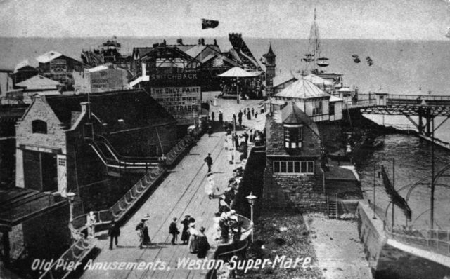 The pier in 1910. Author: Unknown Public Domain