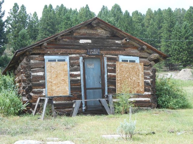 Tom Bells cabin/ Author: Montanabw – CC BY-SA 4.0