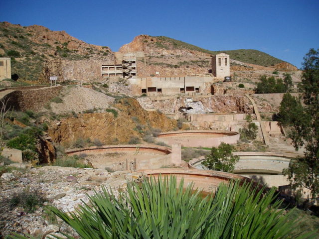 Ruins of the former gold mining factory “Plant Denver” in Rodalquilar in Andalusia, Spain – Author: Wikinaut – CC BY-SA 3.0