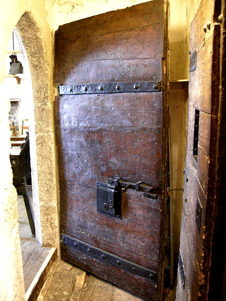 18th-century cell doors used in Westgate. Author: Linda Spashett – CC BY 3.0
